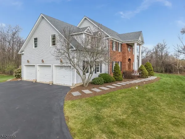 7 General Morgan Lane, Lebanon Twp., NJ 08826
