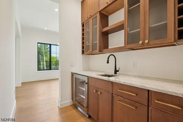 547 Shackamaxon Dr, Westfield Town, NJ 07090