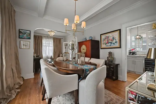 223 2 AVE NE, Calgary, AB T2E 0E3