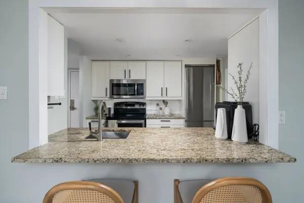 725 King ST W #903, Toronto C01, ON M5V 2W9