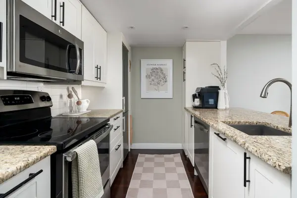 725 King ST W #903, Toronto C01, ON M5V 2W9