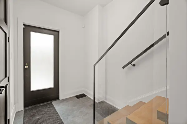 231 Macpherson AVE, Toronto C02, ON M4V 1A1