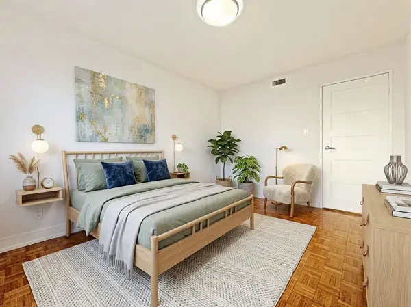 95 Lawton BLVD #601, Toronto C02, ON M4V 1Z8