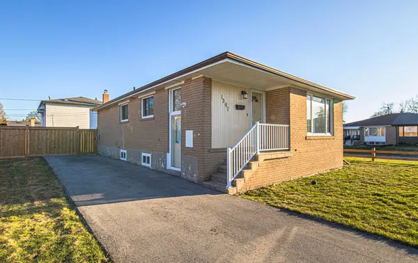 1367 Garvolin AVE, Pickering, ON L1W 1J5