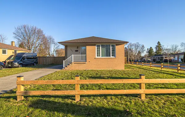 1367 Garvolin AVE, Pickering, ON L1W 1J5