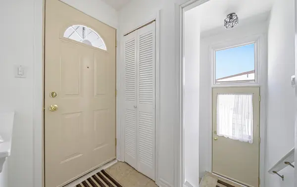 1367 Garvolin AVE, Pickering, ON L1W 1J5