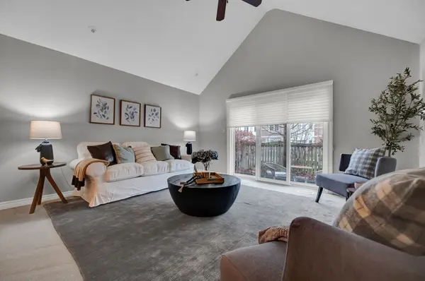 350 Lakebreeze DR #5, Clarington, ON L1B 0A2