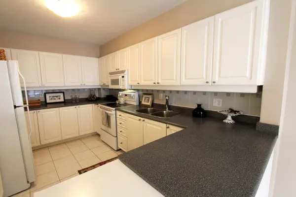 151 Townsgate DR #83, Vaughan, ON L4J 8J7
