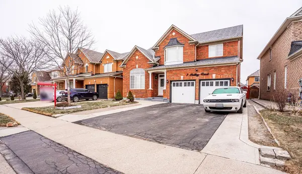 7 Bettey RD, Brampton, ON L6P 1S9