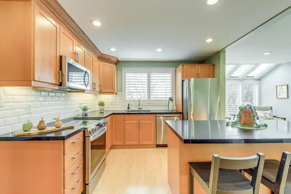 1192 Kos BLVD, Mississauga, ON L5J 4L7