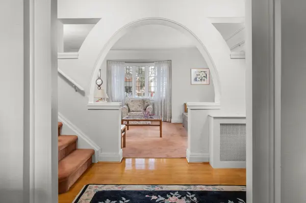 10 Landour AVE, Toronto W03, ON M6M 4J4