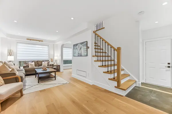 882 McDuffe CRES, Milton, ON L9T 6M7