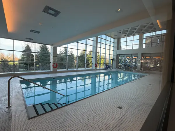 4677 Glen Erin DR #301, Mississauga, ON L5N 3L3