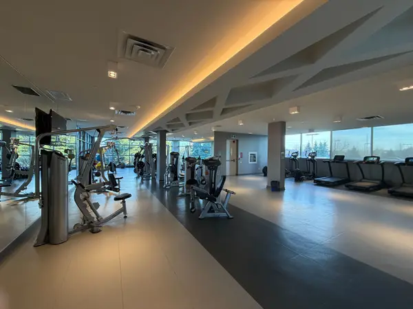 4677 Glen Erin DR #301, Mississauga, ON L5N 3L3