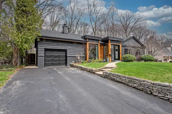 327 Goodram DR, Burlington, ON L7L 2J9