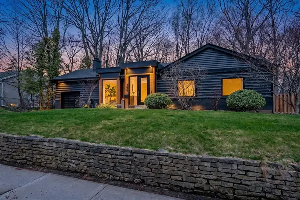 327 Goodram DR, Burlington, ON L7L 2J9