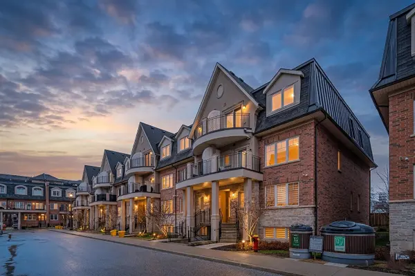 2420 Baronwood DR #8-01, Oakville, ON L6M 0X6