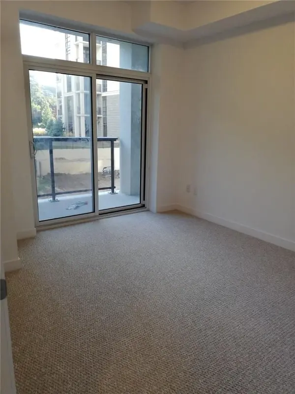 81 Robinson ST #201, Hamilton, ON L8P 0C2