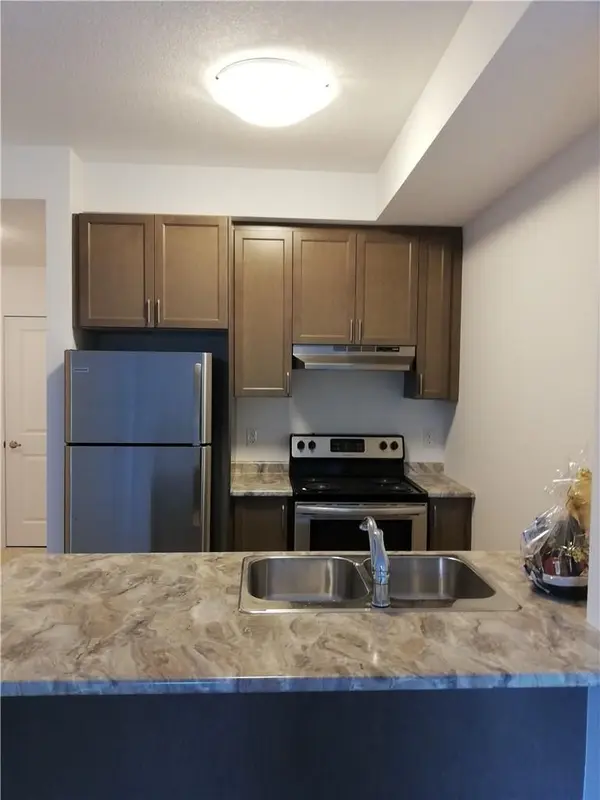 81 Robinson ST #201, Hamilton, ON L8P 0C2