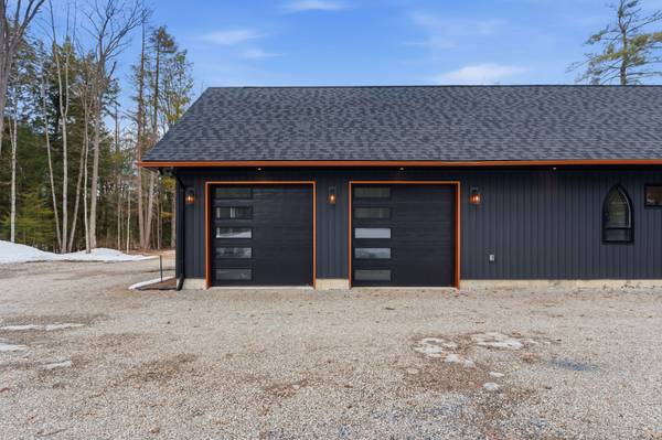 1017 Davis DR, Gravenhurst, ON P0E 1N0