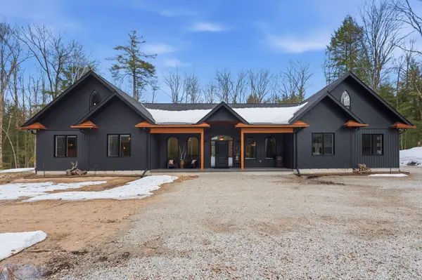 1017 Davis DR, Gravenhurst, ON P0E 1N0