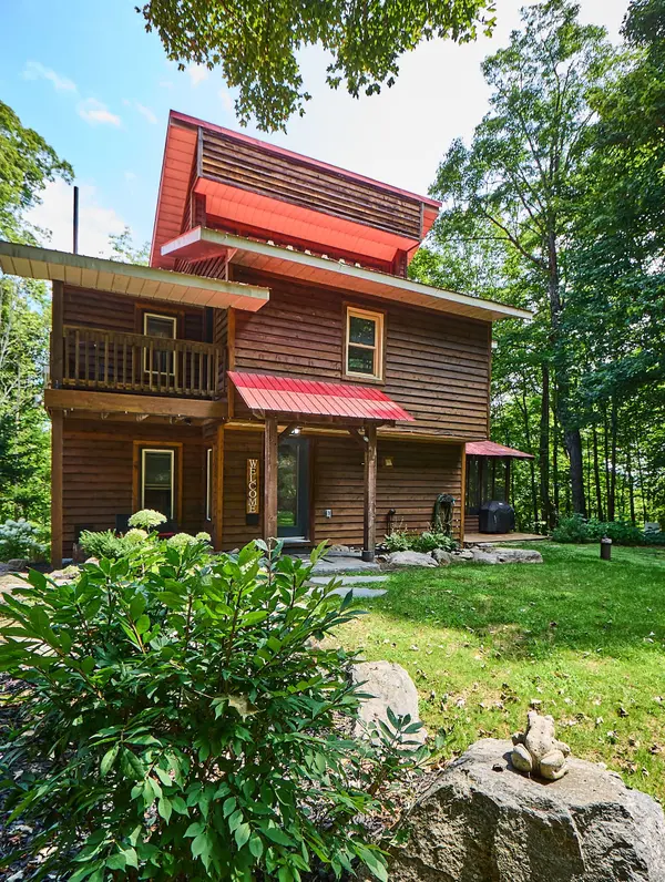 869 North Mary Lake RD, Huntsville, ON P1H 1S4