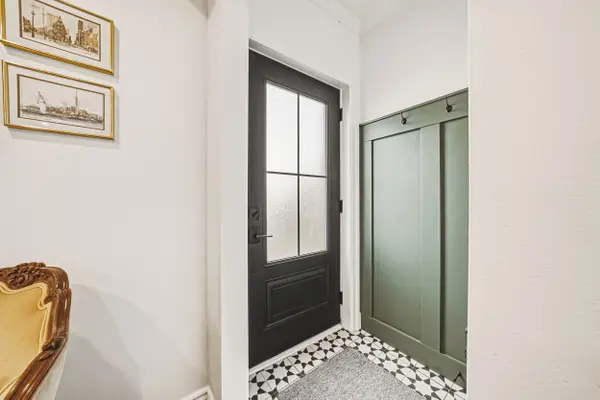 153 Elgin ST, Hamilton, ON L8L 4Y1