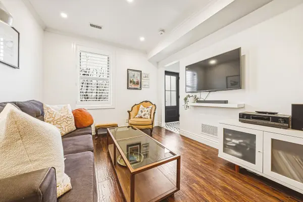 153 Elgin ST, Hamilton, ON L8L 4Y1