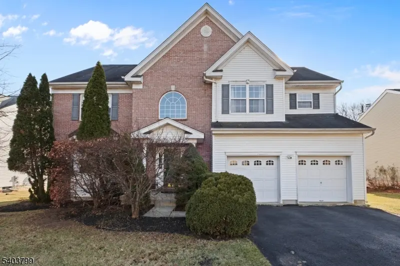 3 Summerfield Dr, Franklin Twp., NJ 08540