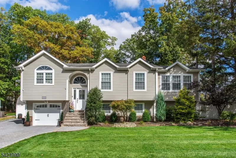 6 Melissa Dr, Totowa Boro, NJ 07512