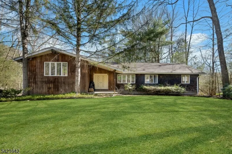 24 Deerhaven Ln, Jefferson Twp., NJ 07435