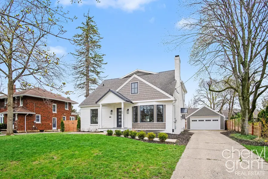 1100 Eastwood AVE SE, East Grand Rapids, MI 49506