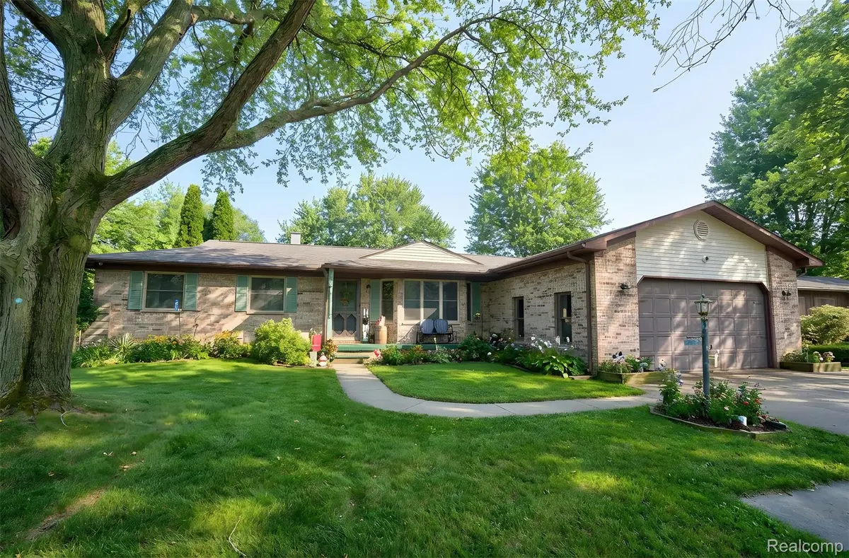 6076 E Carpenter RD, Genesee Charter Township, MI 48506