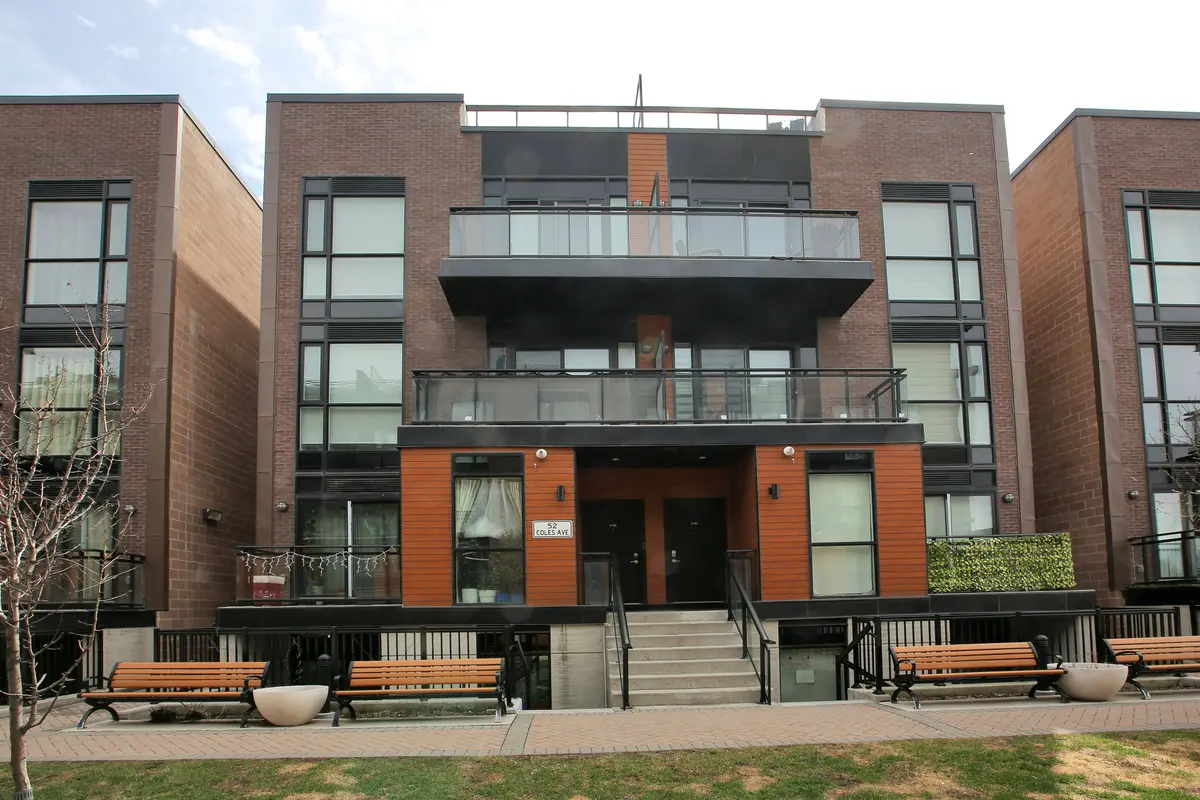 52 Coles AVE #E403, Vaughan, ON L4L 0J1