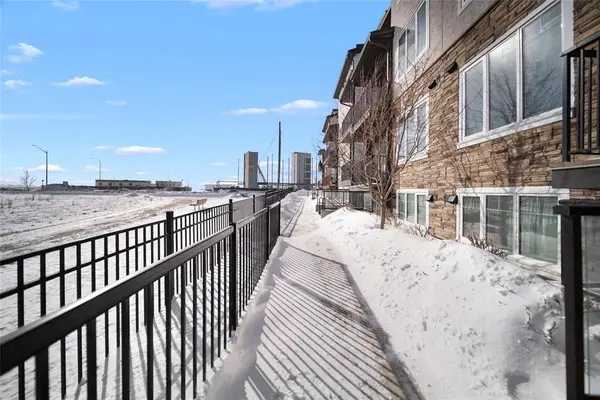 325 Park East DR, Winnipeg, MB R3Y 1Z9