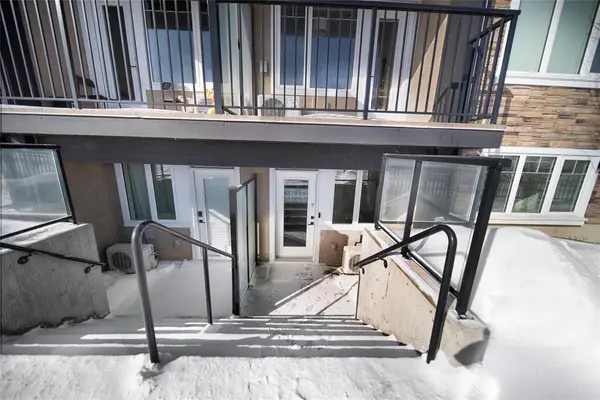 325 Park East DR, Winnipeg, MB R3Y 1Z9