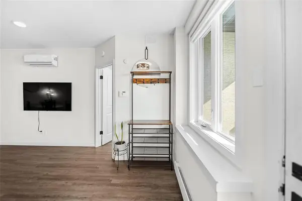 325 Park East DR, Winnipeg, MB R3Y 1Z9