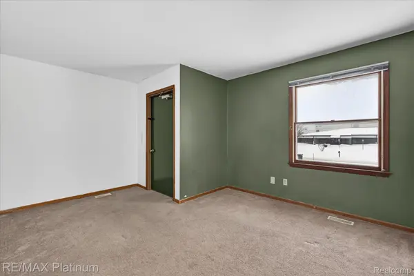 3965 Parsons RD, Howell, MI 48855