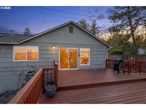 410 E 15TH PL, The Dalles, OR 97058