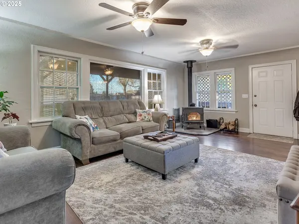 299 SW 3RD AVE, Canby, OR 97013