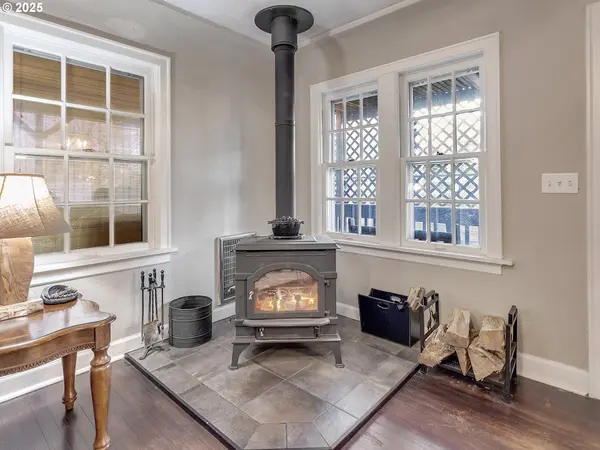 299 SW 3RD AVE, Canby, OR 97013