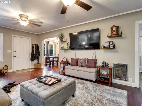 299 SW 3RD AVE, Canby, OR 97013