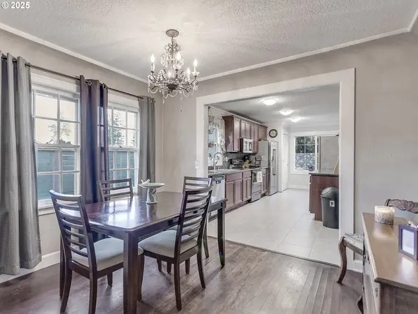 299 SW 3RD AVE, Canby, OR 97013