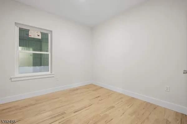 54 56 2nd St, Elizabeth City, NJ 07206