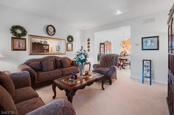 3 Summerfield Dr, Franklin Twp., NJ 08540