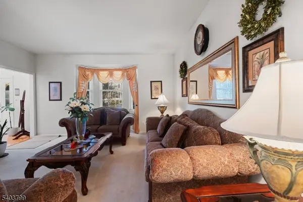 3 Summerfield Dr, Franklin Twp., NJ 08540