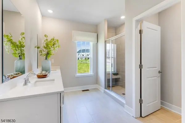 34 Eastwood Ter, East Hanover Twp., NJ 07936