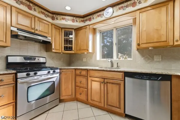 37 Farmingdale Rd, Wayne Twp., NJ 07470