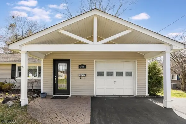 306 Hurley Dr, Hackettstown Town, NJ 07840