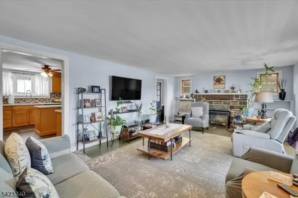 10 Hillside Ave, Milford Boro, NJ 08848